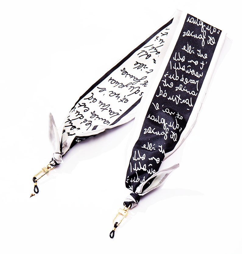 Hedvábný šátek na brýle - S písmeny, černo bílý