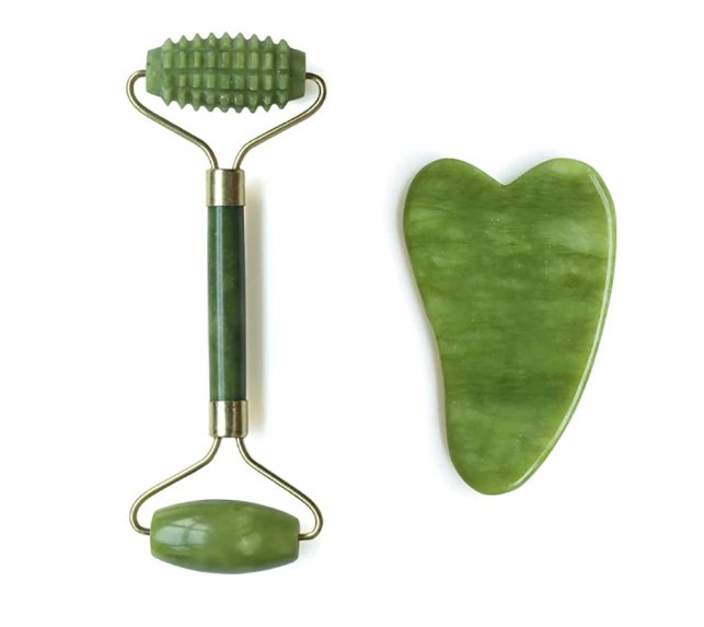 Liftingový masážní váleček Jade roller včetně GuaSha tvarovaného kamene - Zelený